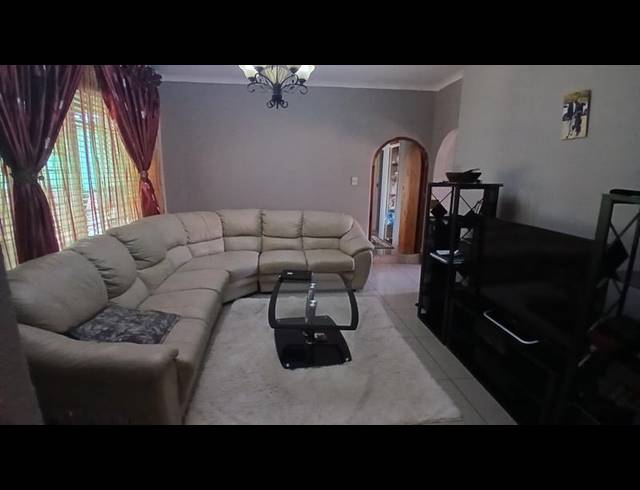 4 BEDROOM HOUSE FOR SALE IN NORKEM PARK